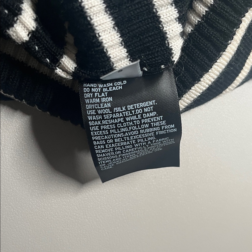 Uniqlo Ribbed Merino Wool Sweater - Picture 6 of 9